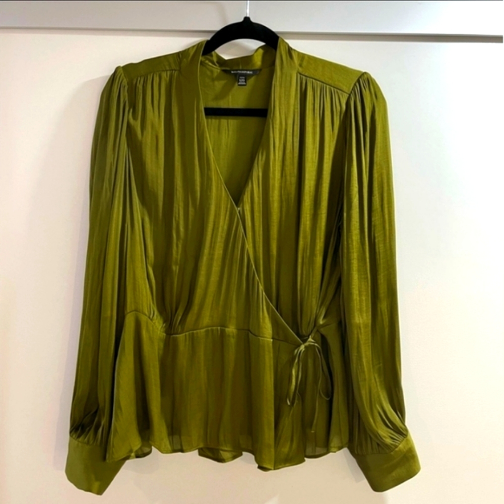 BANANA REPUBLIC, Peplum Style Wrap Blouse in Olive Green Size Large